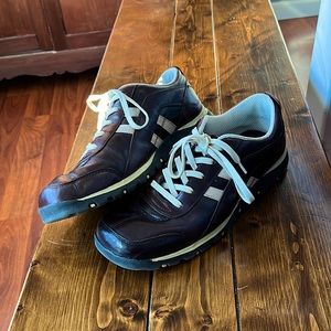 Leather sketchers ~ Women’s 9 1/2 or a Mens 7 1/2